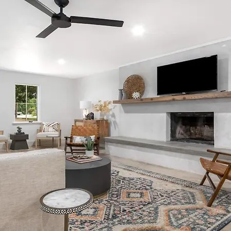 Villa Cava House, Hot Tub, Cowboy Pool, Fire Pit!